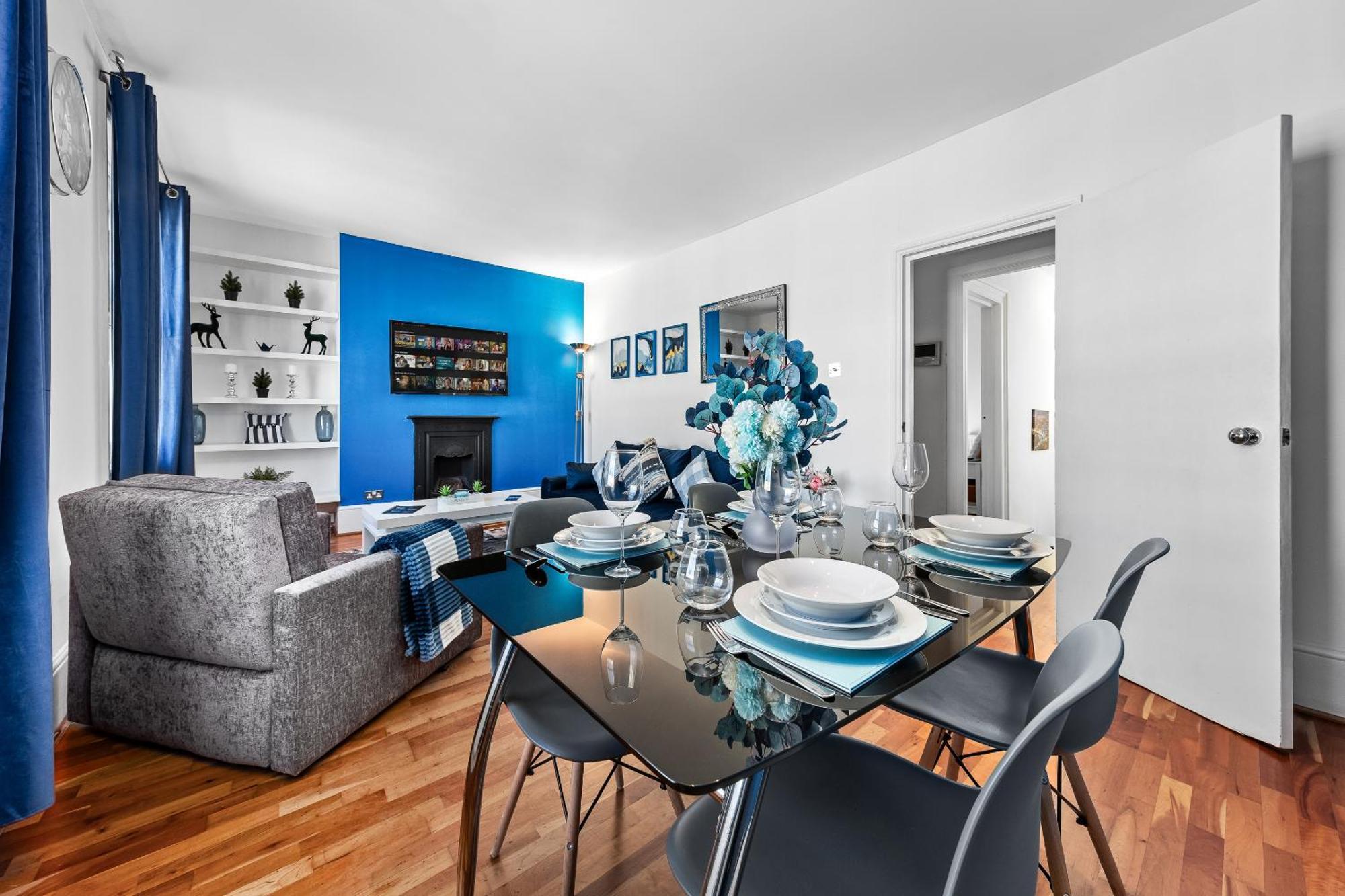 Balcony Blue Theme 1 Bedroom Central London Luxury Flat Near Hyde Park! Accommodates Up To 6! Double Sofa Bed And Next To Station! Bagian luar foto