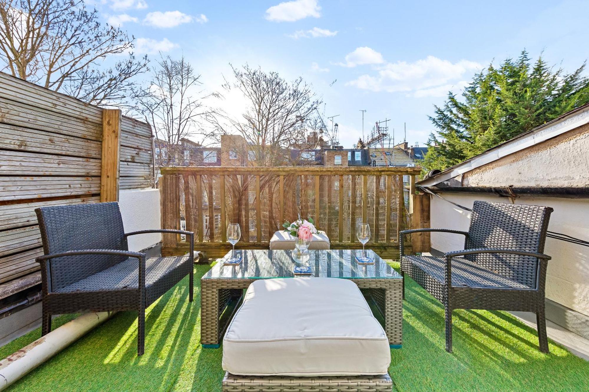 Balcony Blue Theme 1 Bedroom Central London Luxury Flat Near Hyde Park! Accommodates Up To 6! Double Sofa Bed And Next To Station! Bagian luar foto