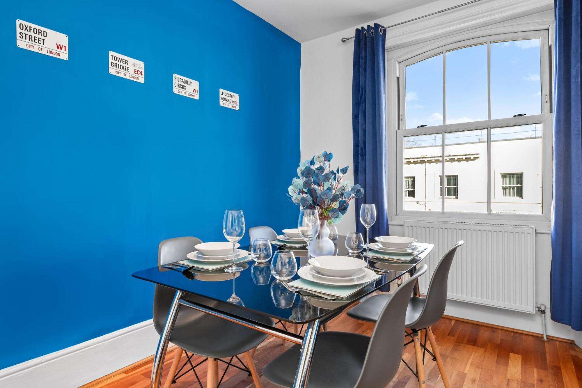 Balcony Blue Theme 1 Bedroom Central London Luxury Flat Near Hyde Park! Accommodates Up To 6! Double Sofa Bed And Next To Station! Bagian luar foto