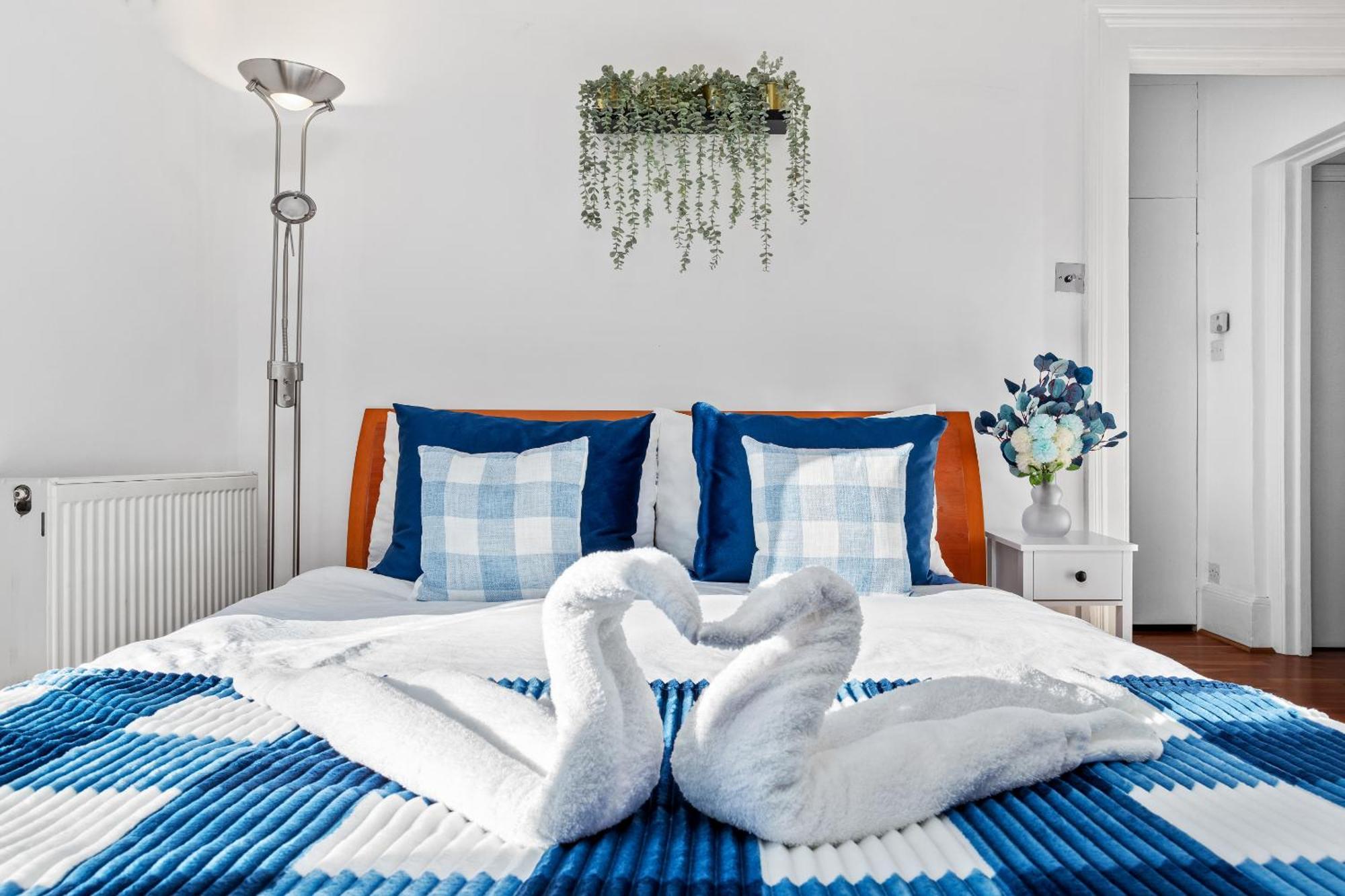 Balcony Blue Theme 1 Bedroom Central London Luxury Flat Near Hyde Park! Accommodates Up To 6! Double Sofa Bed And Next To Station! Bagian luar foto