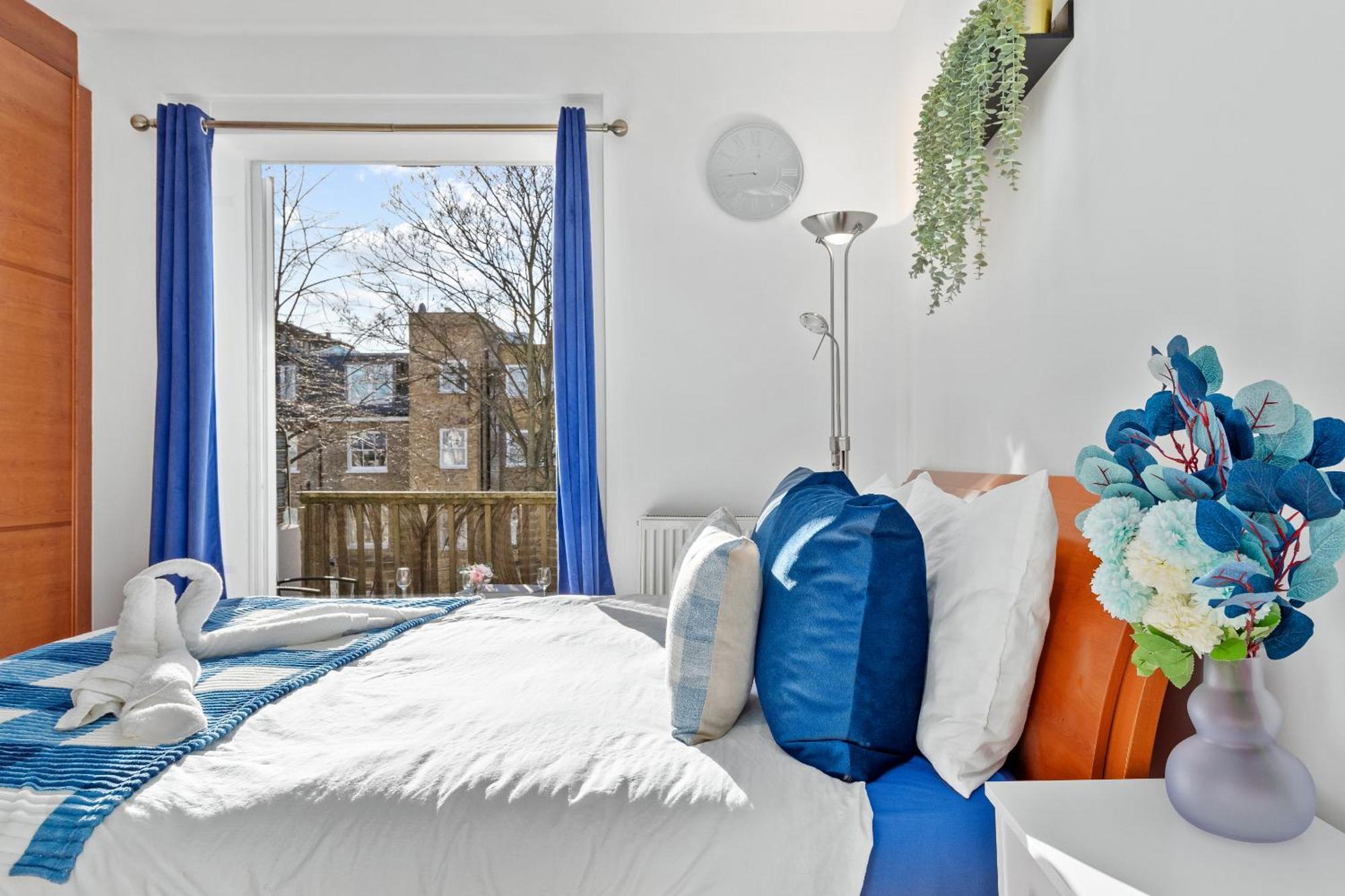 Balcony Blue Theme 1 Bedroom Central London Luxury Flat Near Hyde Park! Accommodates Up To 6! Double Sofa Bed And Next To Station! Bagian luar foto