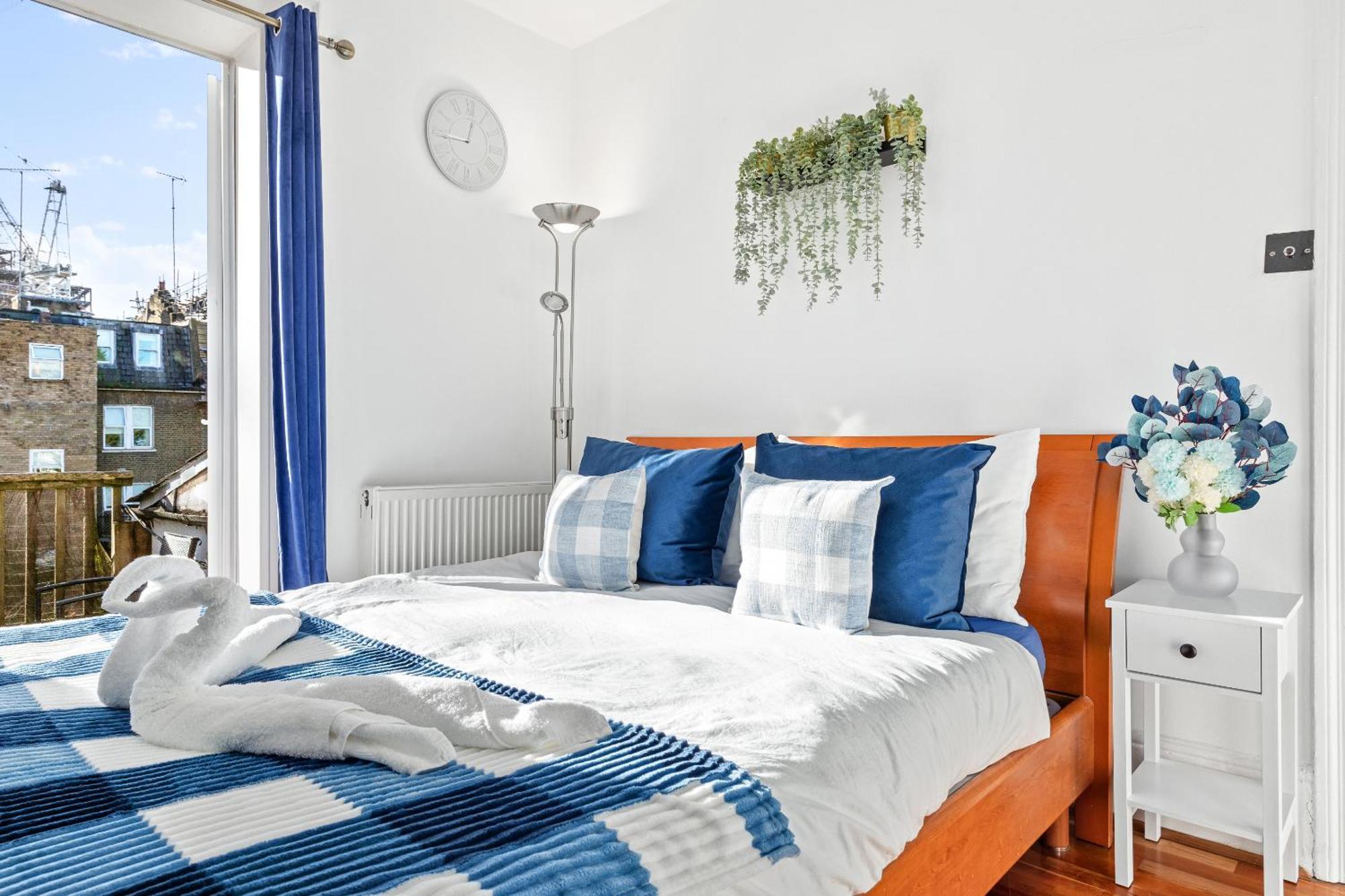 Balcony Blue Theme 1 Bedroom Central London Luxury Flat Near Hyde Park! Accommodates Up To 6! Double Sofa Bed And Next To Station! Bagian luar foto