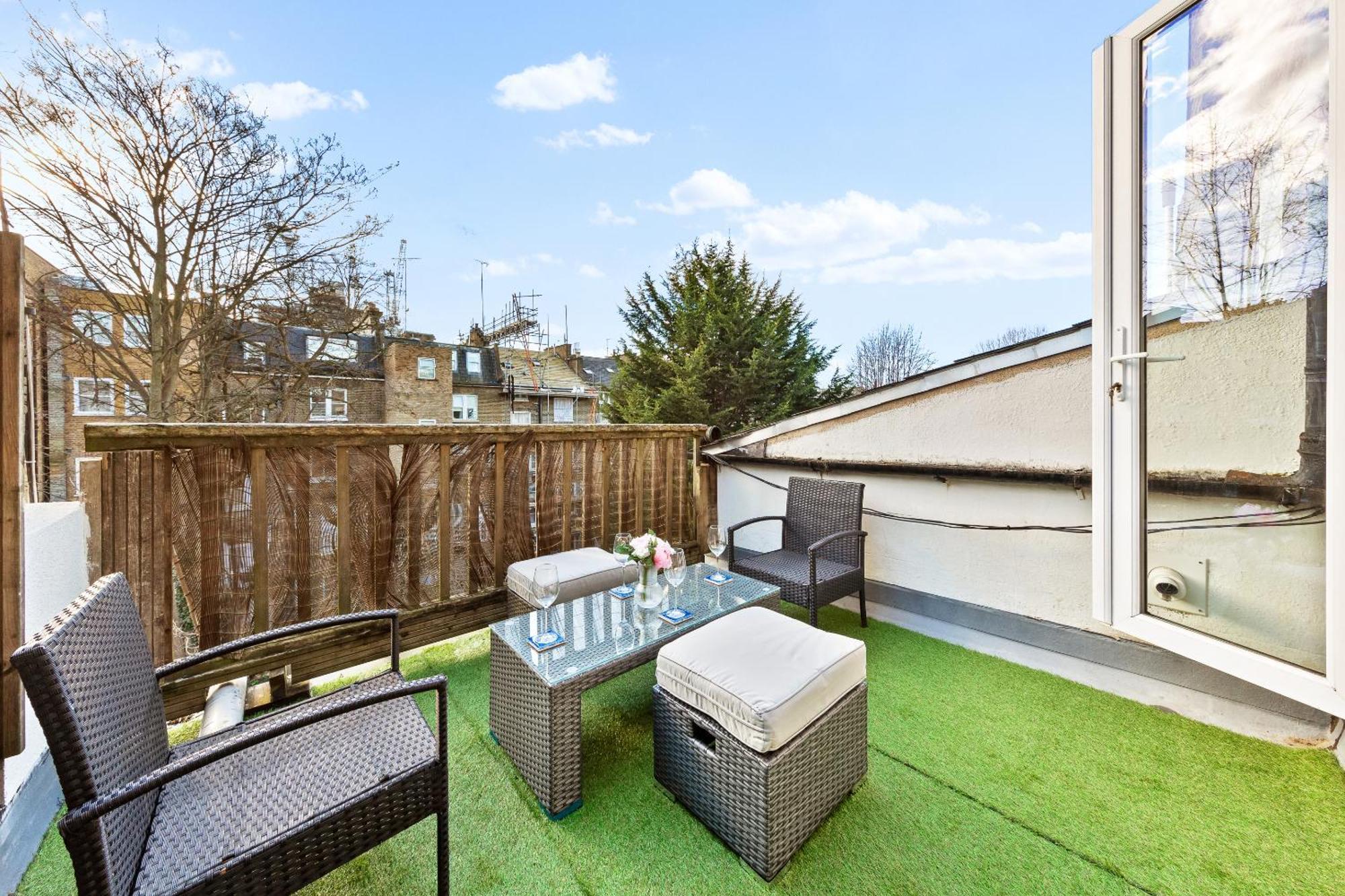 Balcony Blue Theme 1 Bedroom Central London Luxury Flat Near Hyde Park! Accommodates Up To 6! Double Sofa Bed And Next To Station! Bagian luar foto