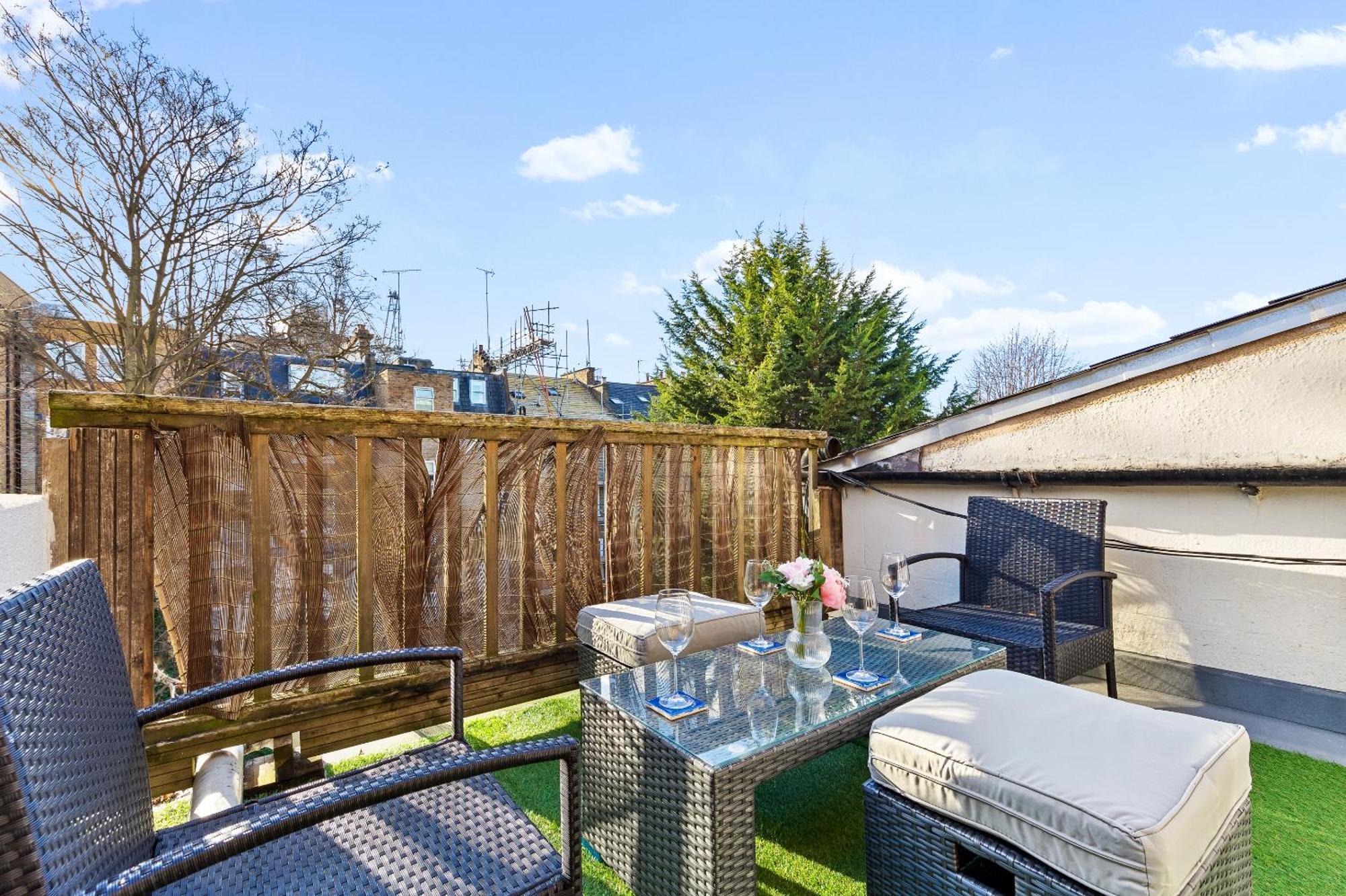 Balcony Blue Theme 1 Bedroom Central London Luxury Flat Near Hyde Park! Accommodates Up To 6! Double Sofa Bed And Next To Station! Bagian luar foto