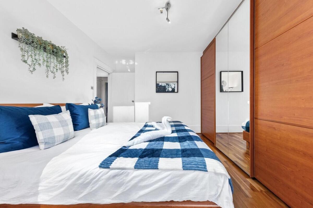 Balcony Blue Theme 1 Bedroom Central London Luxury Flat Near Hyde Park! Accommodates Up To 6! Double Sofa Bed And Next To Station! Bagian luar foto