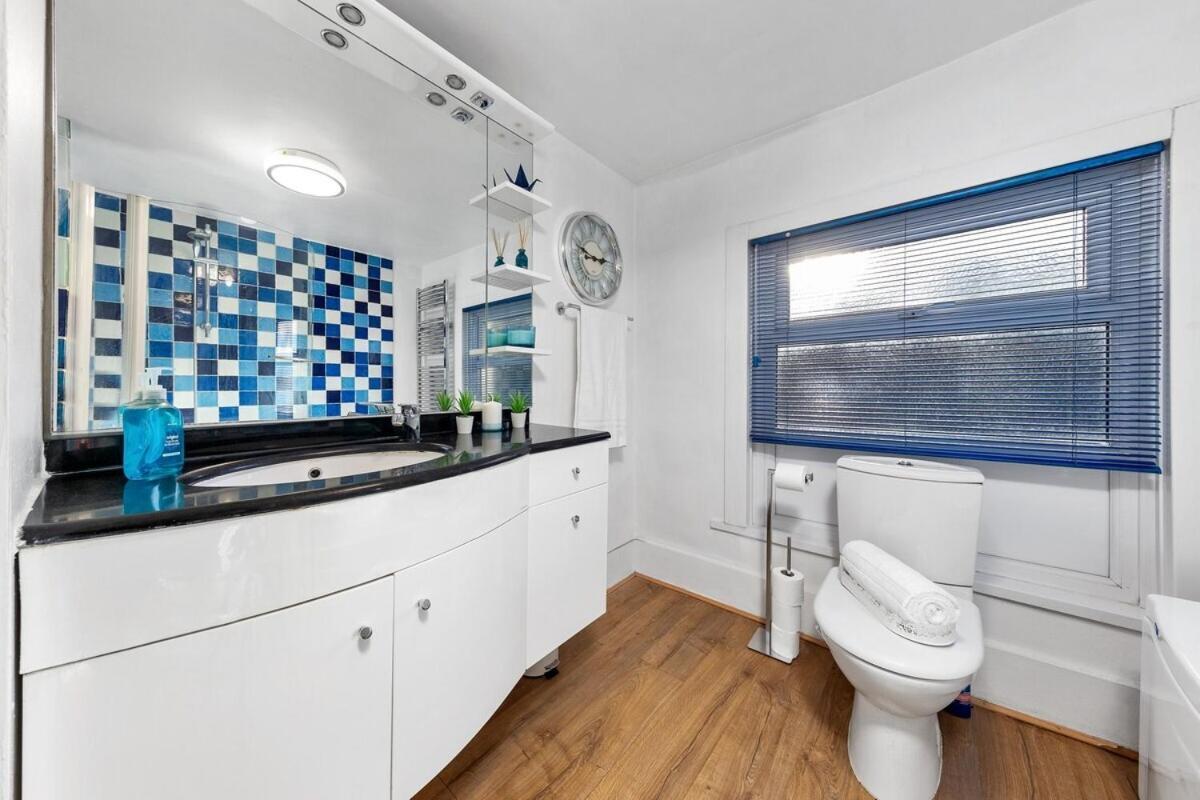 Balcony Blue Theme 1 Bedroom Central London Luxury Flat Near Hyde Park! Accommodates Up To 6! Double Sofa Bed And Next To Station! Bagian luar foto