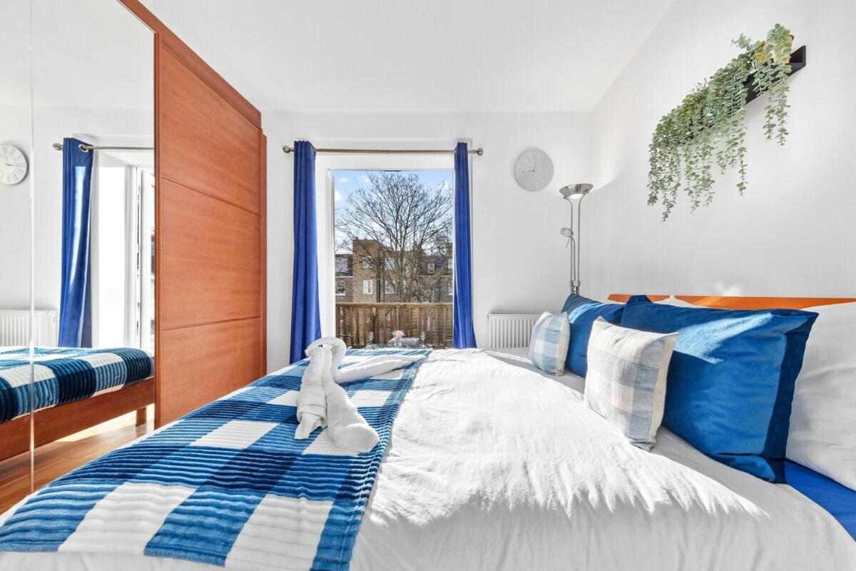 Balcony Blue Theme 1 Bedroom Central London Luxury Flat Near Hyde Park! Accommodates Up To 6! Double Sofa Bed And Next To Station! Bagian luar foto
