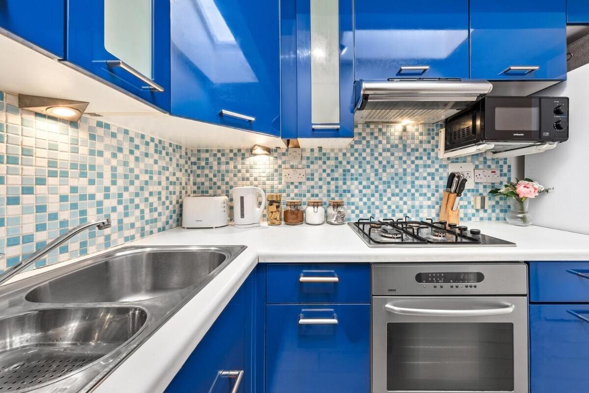 Balcony Blue Theme 1 Bedroom Central London Luxury Flat Near Hyde Park! Accommodates Up To 6! Double Sofa Bed And Next To Station! Bagian luar foto