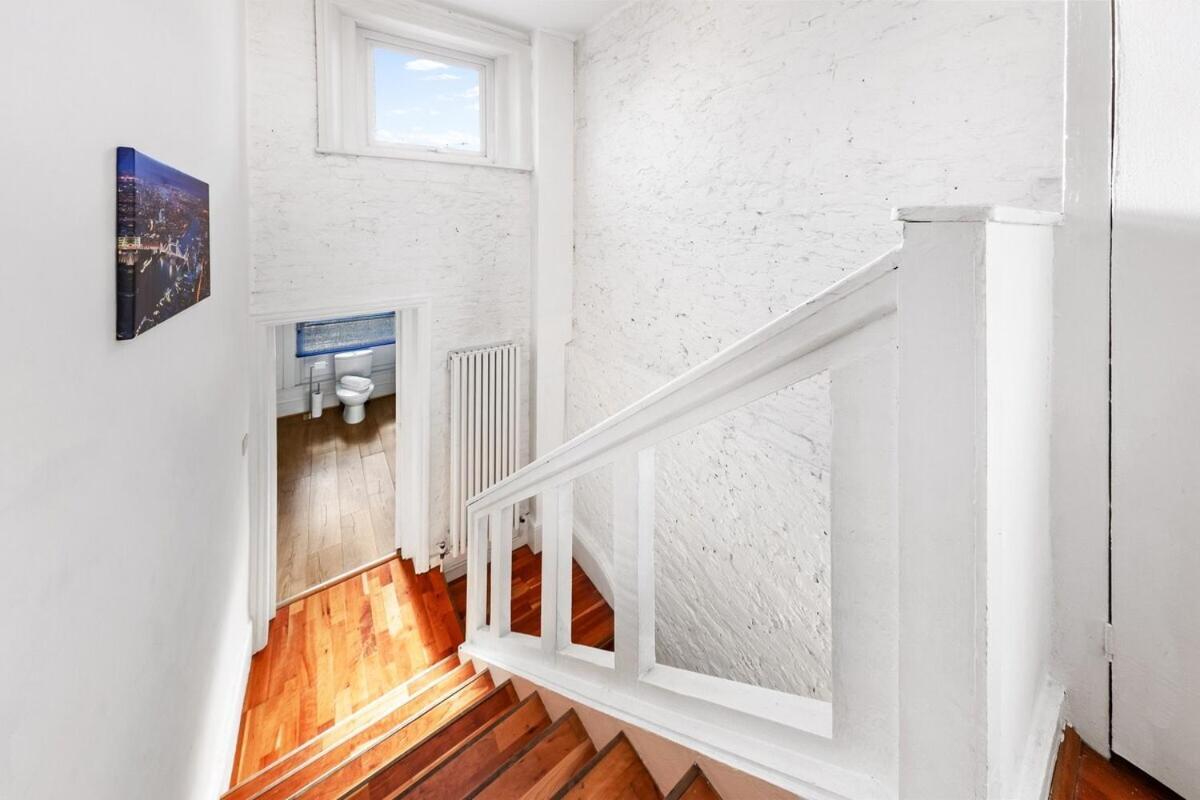 Balcony Blue Theme 1 Bedroom Central London Luxury Flat Near Hyde Park! Accommodates Up To 6! Double Sofa Bed And Next To Station! Bagian luar foto