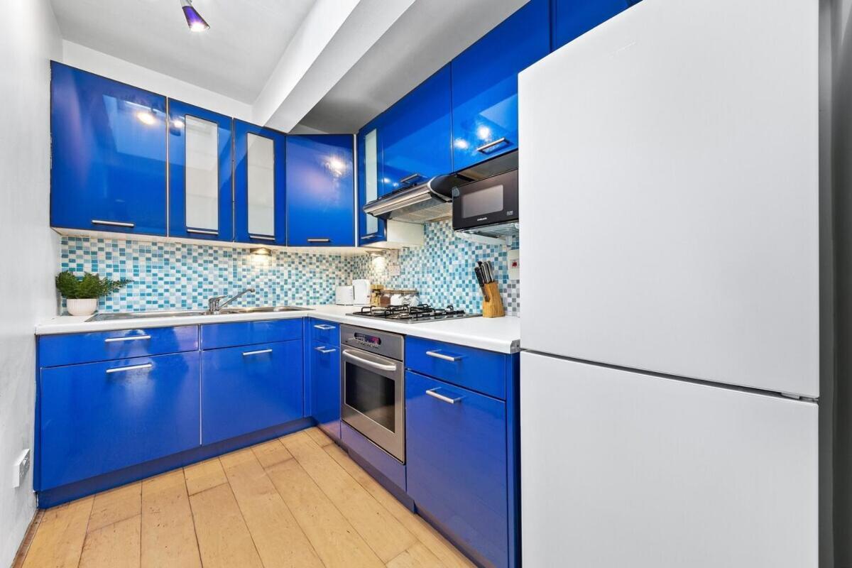 Balcony Blue Theme 1 Bedroom Central London Luxury Flat Near Hyde Park! Accommodates Up To 6! Double Sofa Bed And Next To Station! Bagian luar foto