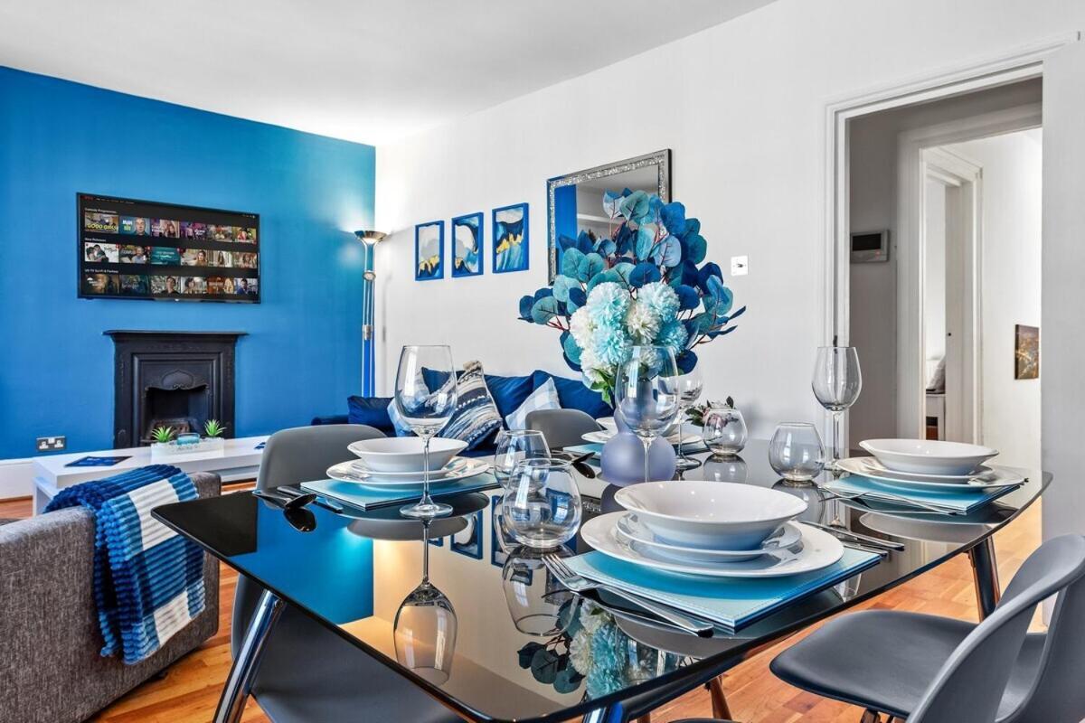 Balcony Blue Theme 1 Bedroom Central London Luxury Flat Near Hyde Park! Accommodates Up To 6! Double Sofa Bed And Next To Station! Bagian luar foto