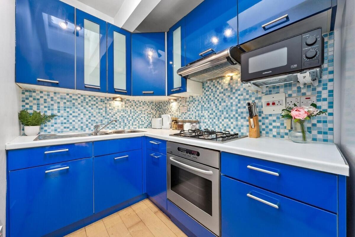 Balcony Blue Theme 1 Bedroom Central London Luxury Flat Near Hyde Park! Accommodates Up To 6! Double Sofa Bed And Next To Station! Bagian luar foto