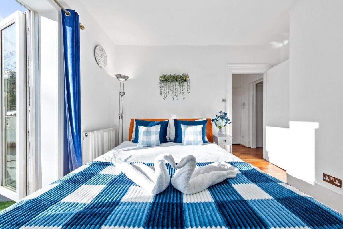 Balcony Blue Theme 1 Bedroom Central London Luxury Flat Near Hyde Park! Accommodates Up To 6! Double Sofa Bed And Next To Station! Bagian luar foto