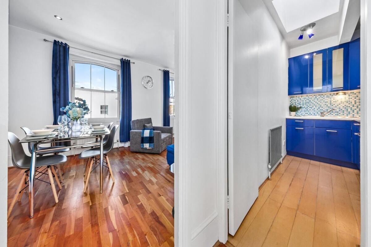 Balcony Blue Theme 1 Bedroom Central London Luxury Flat Near Hyde Park! Accommodates Up To 6! Double Sofa Bed And Next To Station! Bagian luar foto