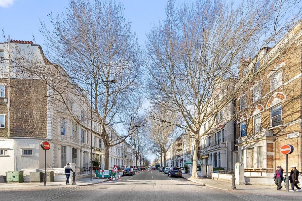 Balcony Blue Theme 1 Bedroom Central London Luxury Flat Near Hyde Park! Accommodates Up To 6! Double Sofa Bed And Next To Station! Bagian luar foto